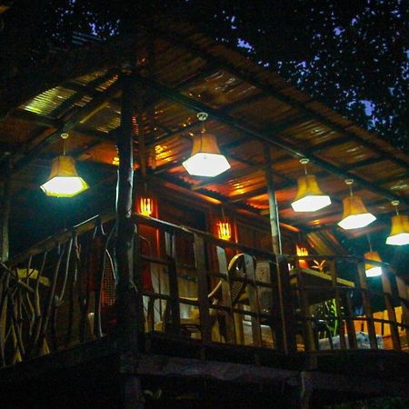 Experience The Comforts Of An Amazing Treehouse Сигирия Экстерьер фото