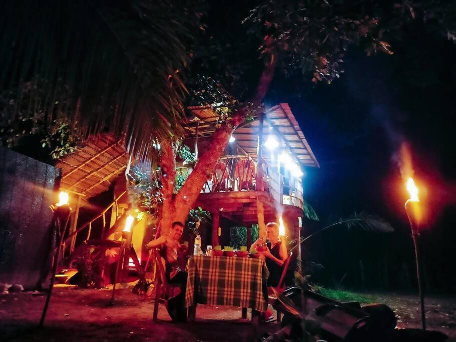 Experience The Comforts Of An Amazing Treehouse Сигирия Экстерьер фото