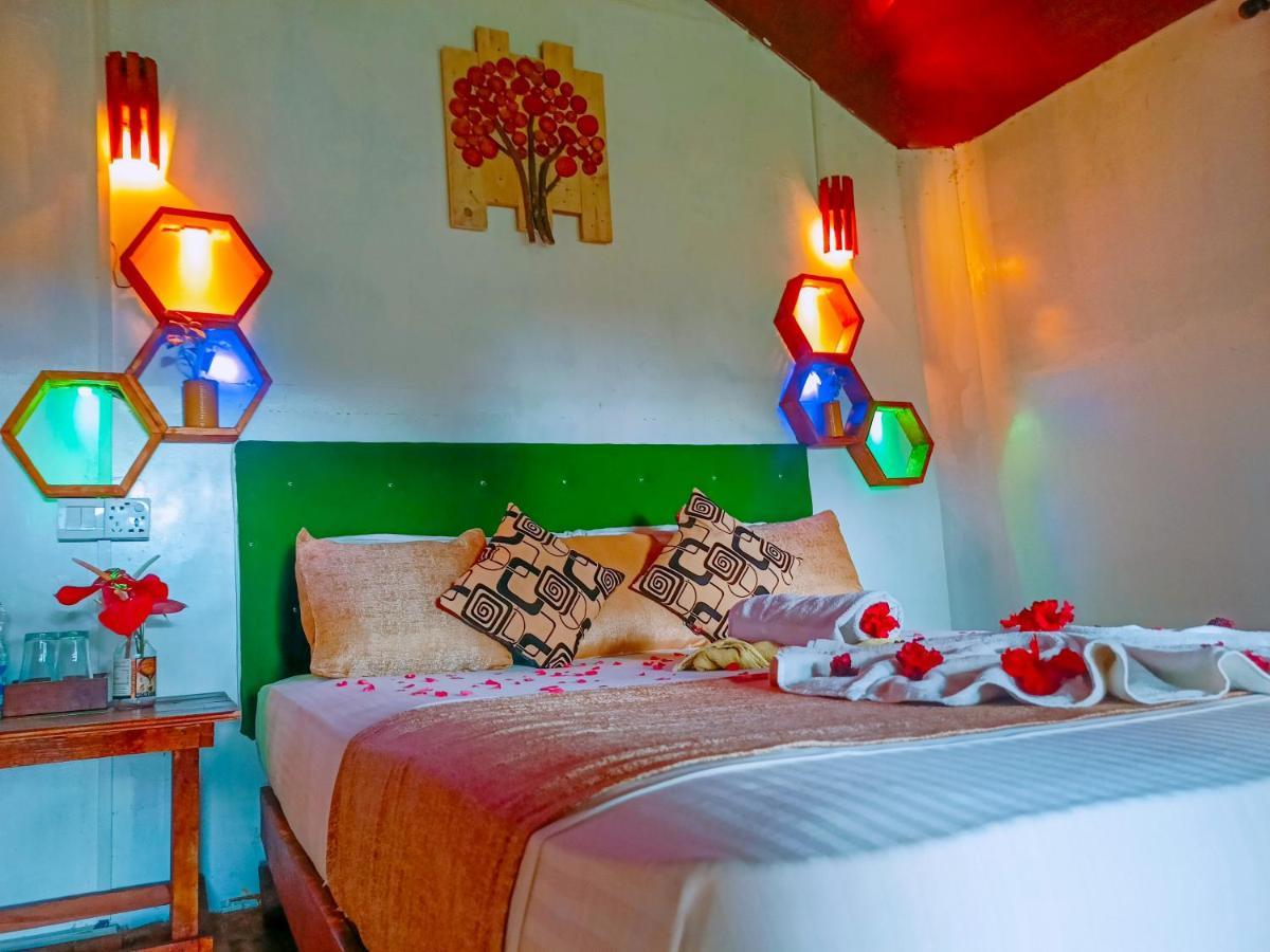 Experience The Comforts Of An Amazing Treehouse Сигирия Экстерьер фото