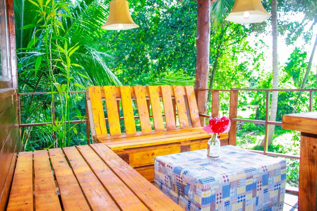 Experience The Comforts Of An Amazing Treehouse Сигирия Экстерьер фото