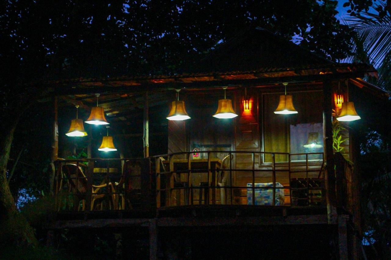 Experience The Comforts Of An Amazing Treehouse Сигирия Экстерьер фото
