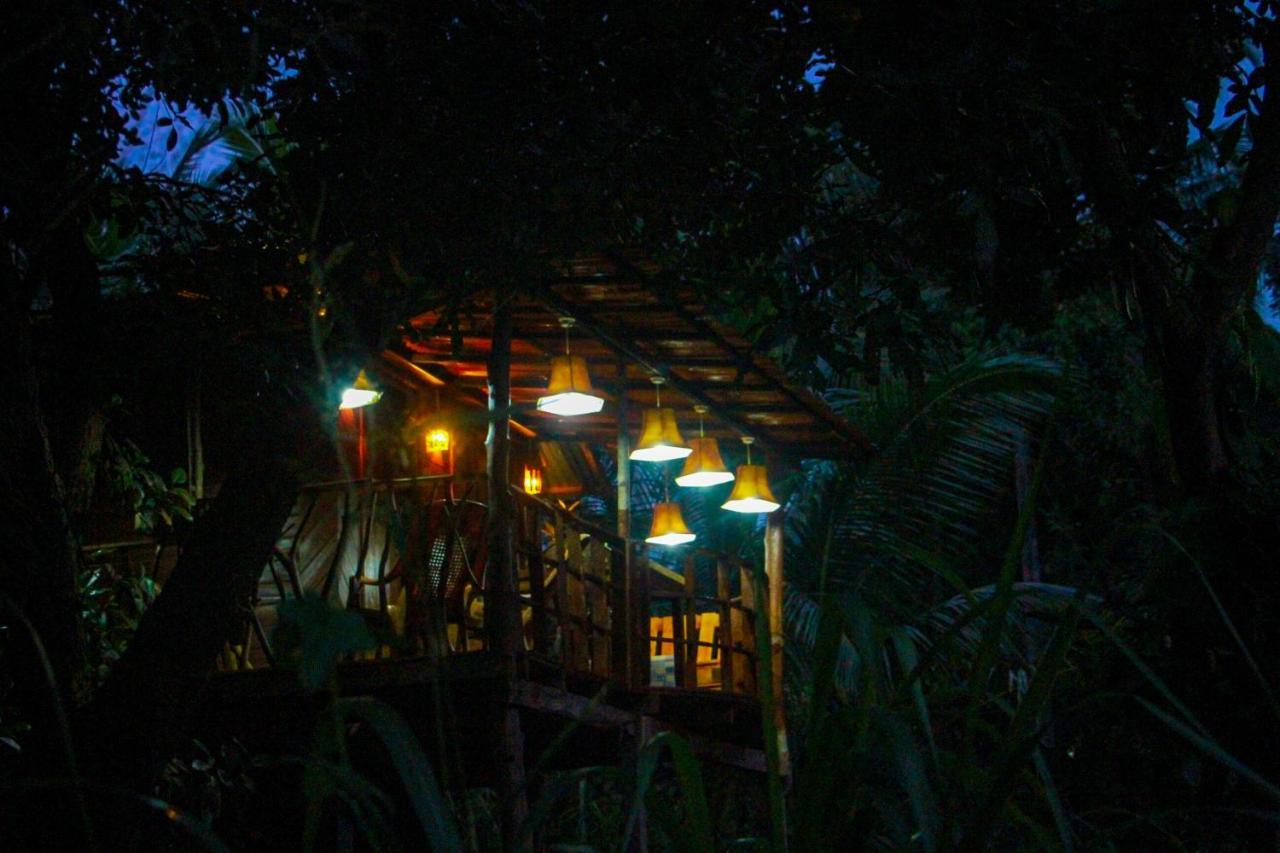 Experience The Comforts Of An Amazing Treehouse Сигирия Экстерьер фото