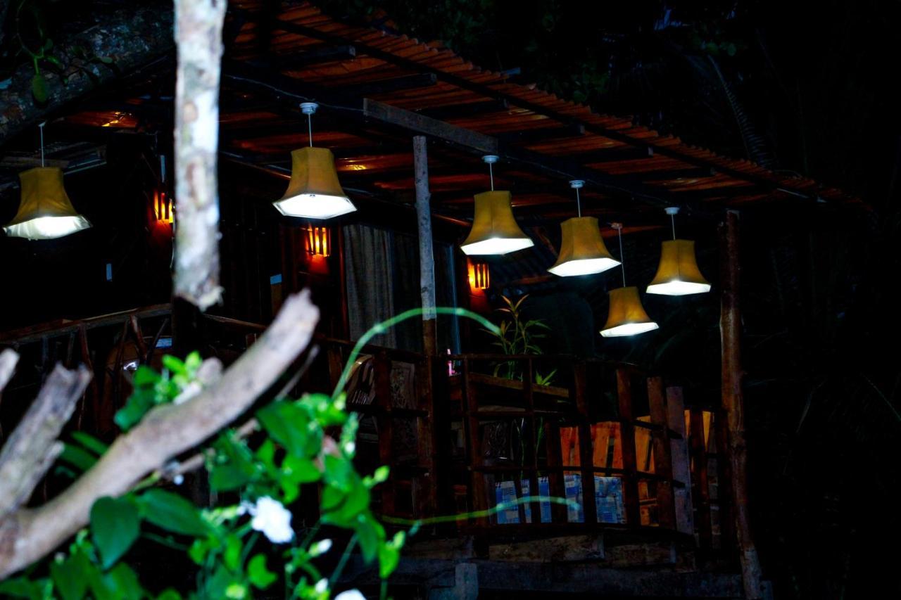 Experience The Comforts Of An Amazing Treehouse Сигирия Экстерьер фото