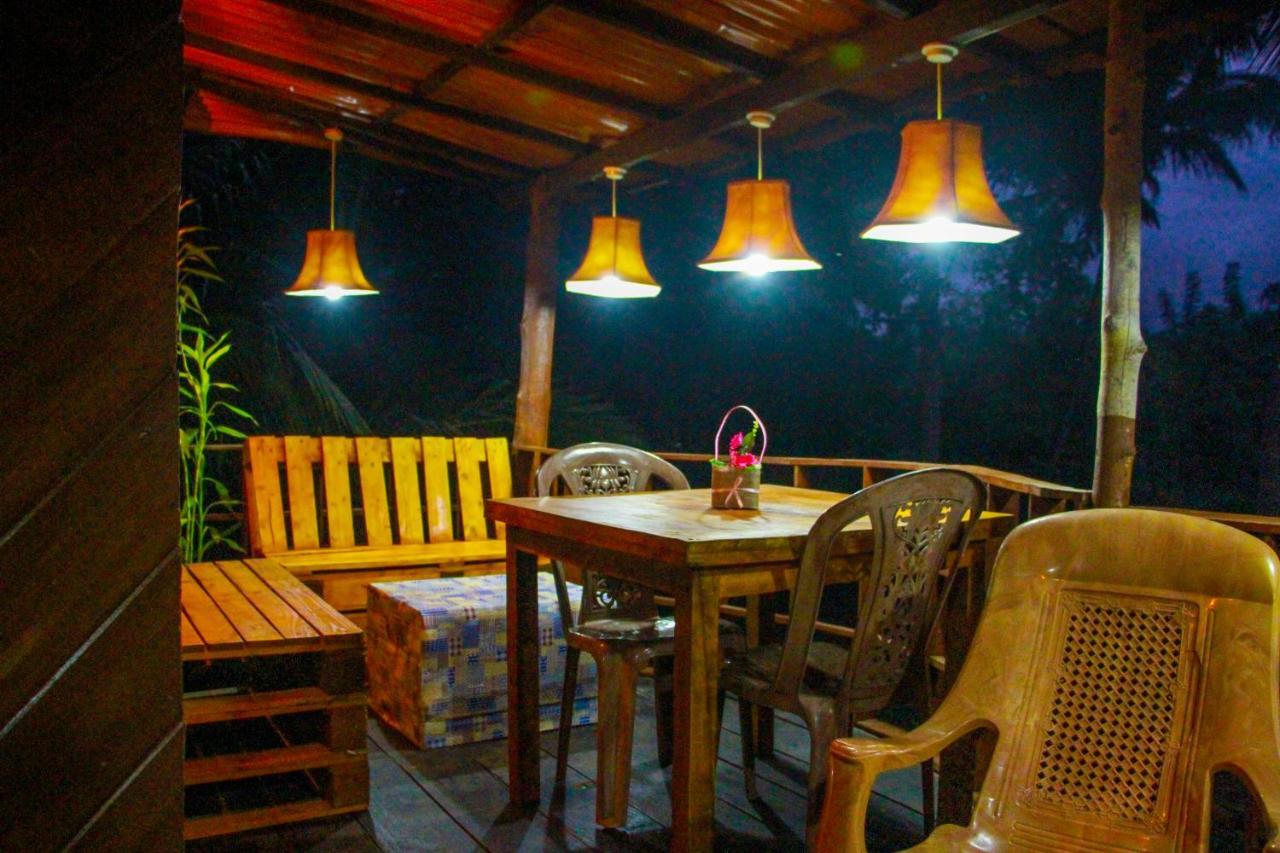 Experience The Comforts Of An Amazing Treehouse Сигирия Экстерьер фото