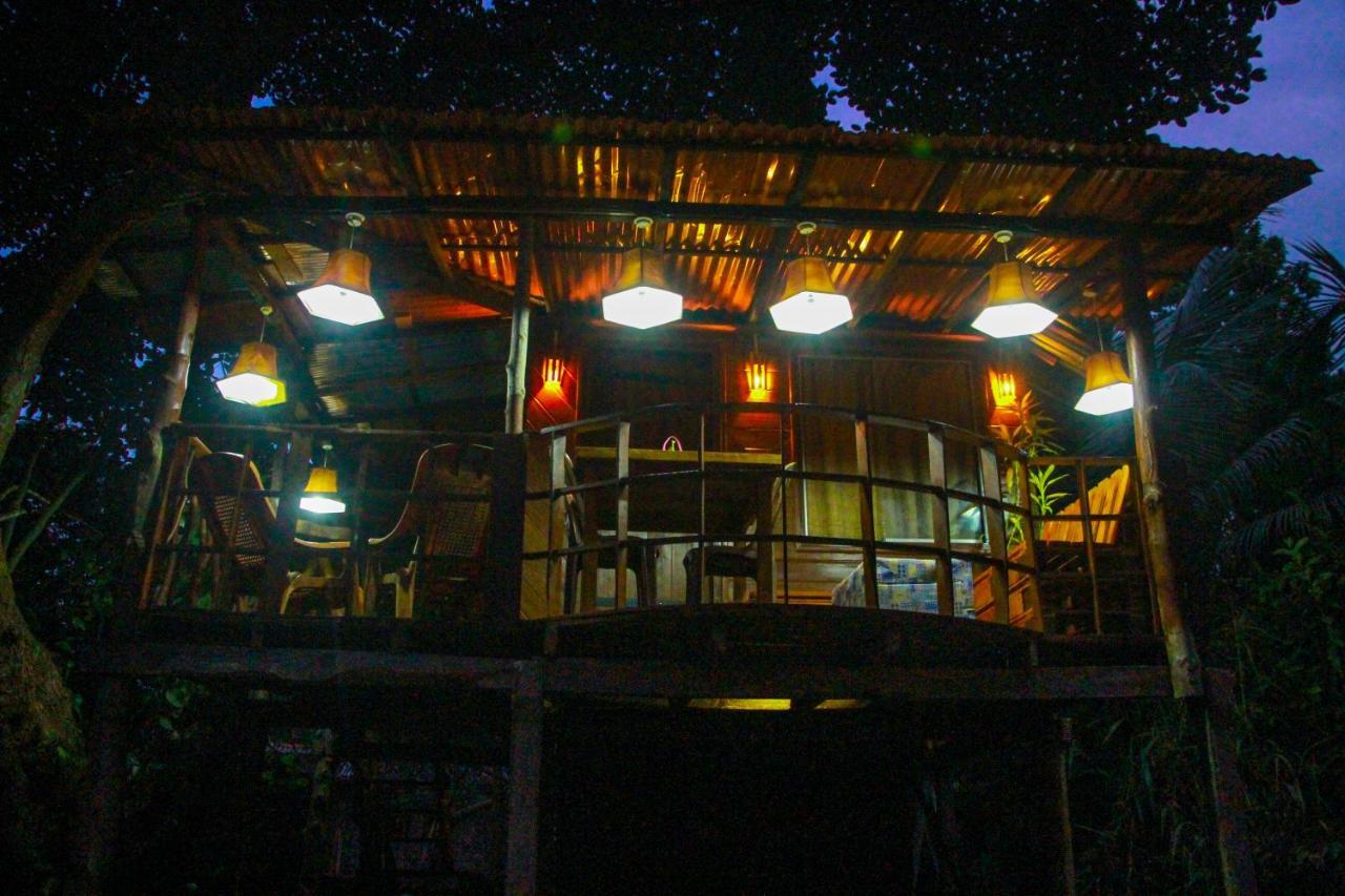 Experience The Comforts Of An Amazing Treehouse Сигирия Экстерьер фото